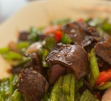 Stir-Fried Beef with Spicy Sauce