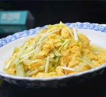 Stir-fried eggs with chives