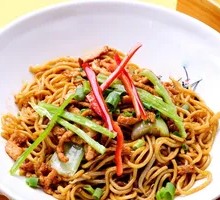 Stir-Fried Noodles with Shredded Meat