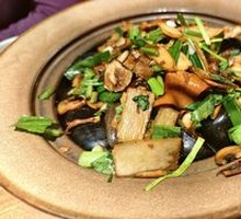 Stir-fried King Oyster Mushrooms with Black Trumpet