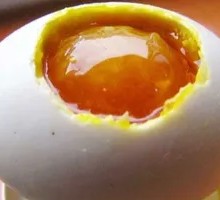 Oil-oozing Salted Duck Egg