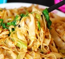 Stir-Fried Fresh Rice Noodles