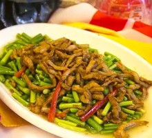 Garlic Shoot Stir-Fried Pork with Rice