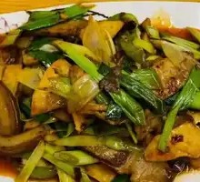 Garlic Stir-fried Braised Pork