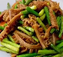 Stir-Fried Beef Tripe with Garlic Chives