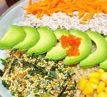 金枪鱼牛油果拌饭