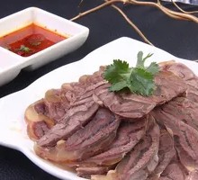 Freshly Boiled Spiced Beef Shank