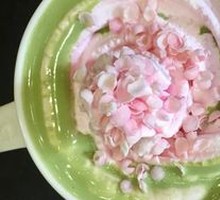 Peachy Matcha Latte