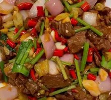 Stir-Fried Beef with Yellow Onion
