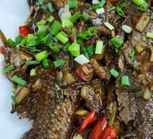 Sour Cabbage Stewed Crucian Carp