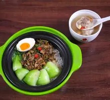 Old Jar Sichuan Pickled Cabbage Stir-Fry Rice in Clay Pot