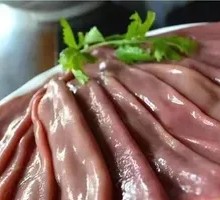 Sliced Pork Kidney with Big Knife