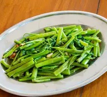 Stir-fried Pork Shreds with Hollow Stem Spinach and Preserved Vegetable