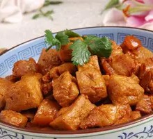 Braised Pork with Tofu Puffs