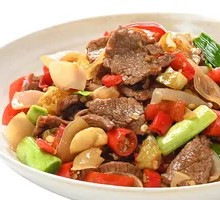 Stir-Fried Beef with Yellow Onion