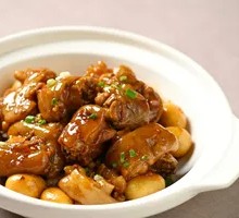 Braised Pig's Feet in Clay Pot