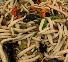 Stir-fried Mushrooms and Wood Ear Fungus
