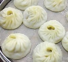 Beautiful Four Seasons Soup Dumplings