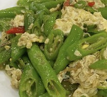 Stir-fried eggs with chives