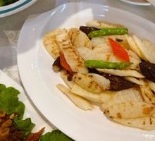 Pan-fried Yam Stuffed with Sheep's Milk Mushroom