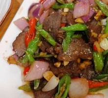 Stir-Fried Beef with Yellow Onion