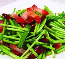 Preserved Pork Stir-fried with Water Dropwort