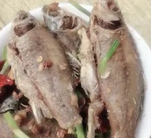 Dry-Fried Small Crucian Carp