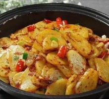 Potato Slices in Clay Pot
