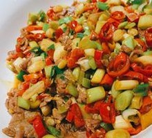 Xiang-Style Stir-Fried Beef with Green Peppers