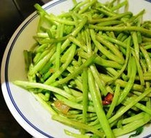Preserved Pork Stir-fried with Water Dropwort