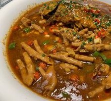 Crucian Carp and Chicken Feet Stew