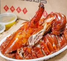 Sliced Roast Duck with Juice and Beverages