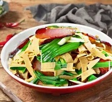 Braised Pork and Tofu Noodles Stir-fry