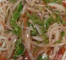 Green Pepper Stir-Fried Beef Noodles