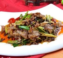 Stir-fried Pork with Garlic Shoots