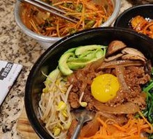 Satisfying Beef Stone Pot Rice Bowl