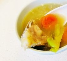 Slow-cooked nutritious soup