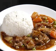 Braised Beef Brisket in Wooden Bucket Rice