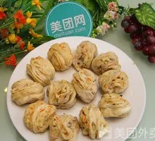 Flower-shaped steamed bun