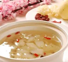 Tangy Pear and Lotus Seed Soup with Goji Berries