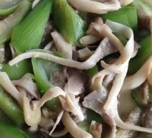 Braised Winter Melon with Mushrooms