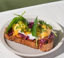 Shredded Pork Benedict