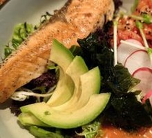 Protein-rich Pan-Seared Salmon