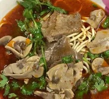 Sizzling Beef Kidney and Braised Beef Noodles