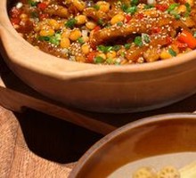 Braised Chicken Feet and Beef Tendon in Clay Pot