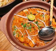 Yunnan Oil-Braised Chicken in Clay Pot