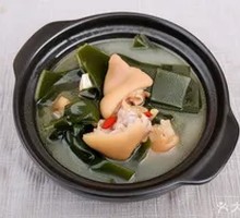 Pot Pork Trotter and Kelp Soup