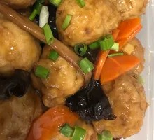 Braised Pork Balls in Yellow Sauce