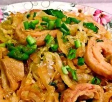 Sour Cabbage Stir-fried with Pig Intestines