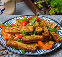 Green Pepper and Tofu Shreds Rice Bowl